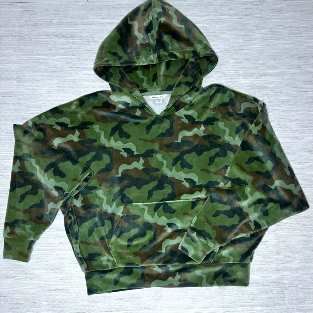 American Eagle Velour Camo Cropped Hoodie Size XS